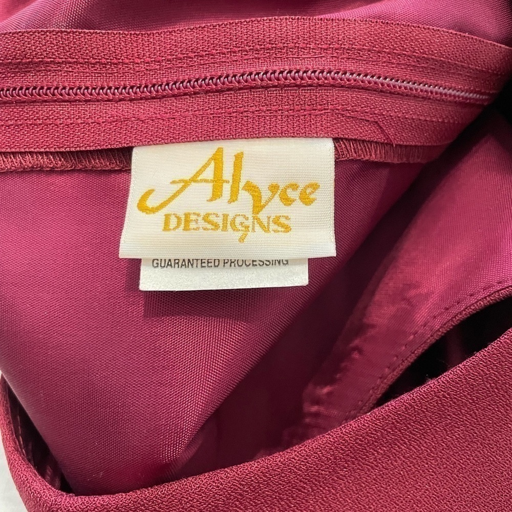 Alec design women’s Burgundy gown size 12 slit on the side satin Embellishment - Picture 6 of 6